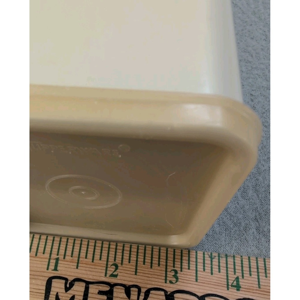 Vintage Tupperware Tall Rectangular Cracker Keeper Pantry Canister w Lid Cream - Picture 13 of 14